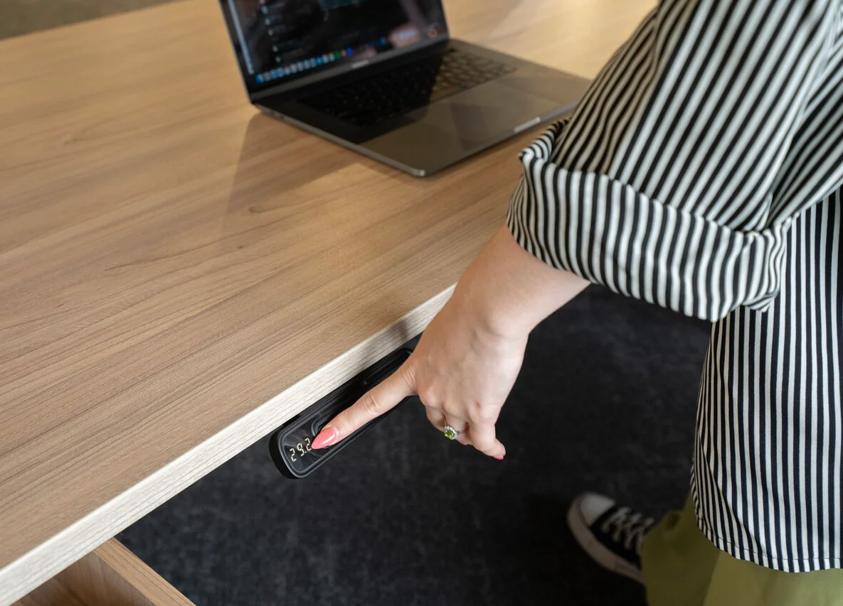 EDGE Height-Adjustable Desk L-Shape - Image 6