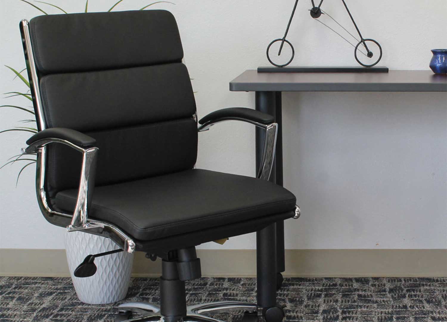 Official Lincoln Mid-back Chair - Image 3
